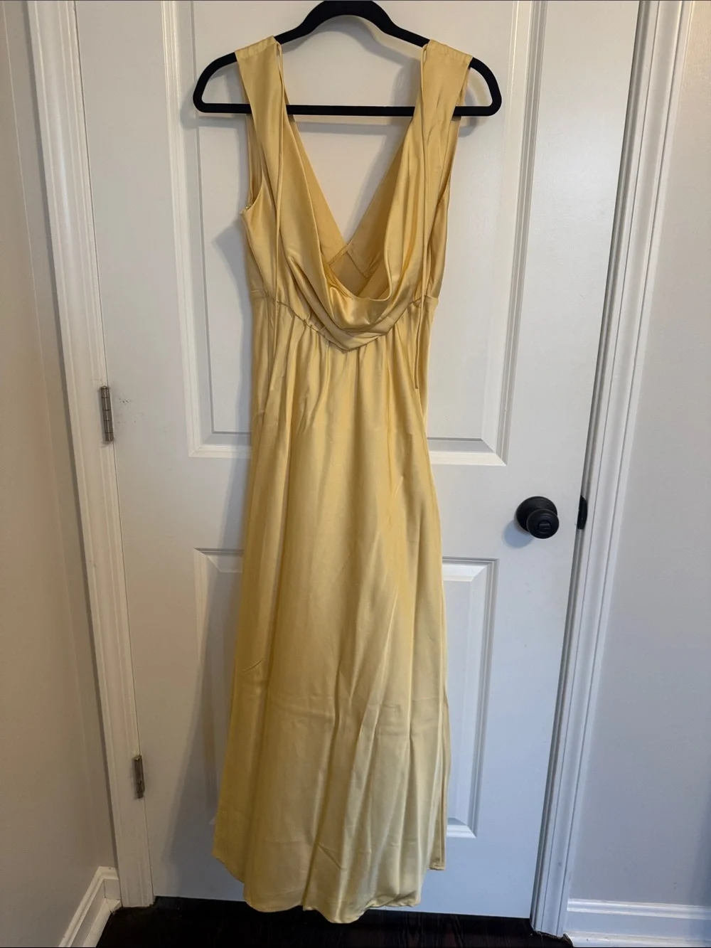 Abercrombie Sleeveless Yellow V-Neck Maxi Dress